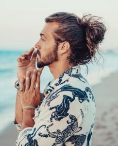 beach ponytail hairstyle men