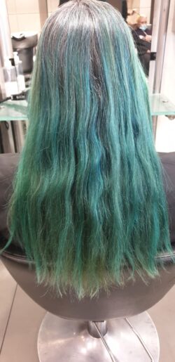 Dry and colourless blue locks.